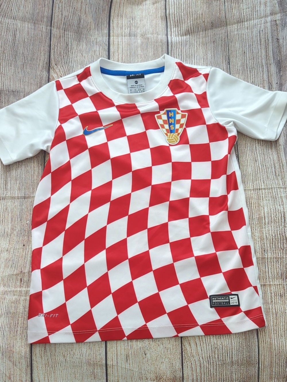 Nike Kids Croatia Red and White Checkered Soccer Jersey with HNS Crest XS (2016)